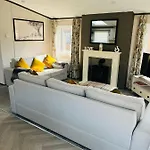 Brackencroft Lodge With Hot Tub